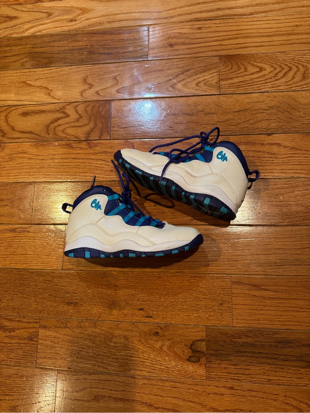 Retro Air Jordan 10 Charlotte Hornets Sneakers Size 2Y